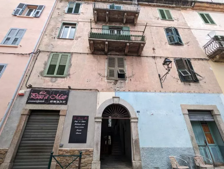 Faire un diagnostic immobilier sur un bâtiment construit dans les années 80 en centre ville de Bastia, Bastia, Avvenergia
